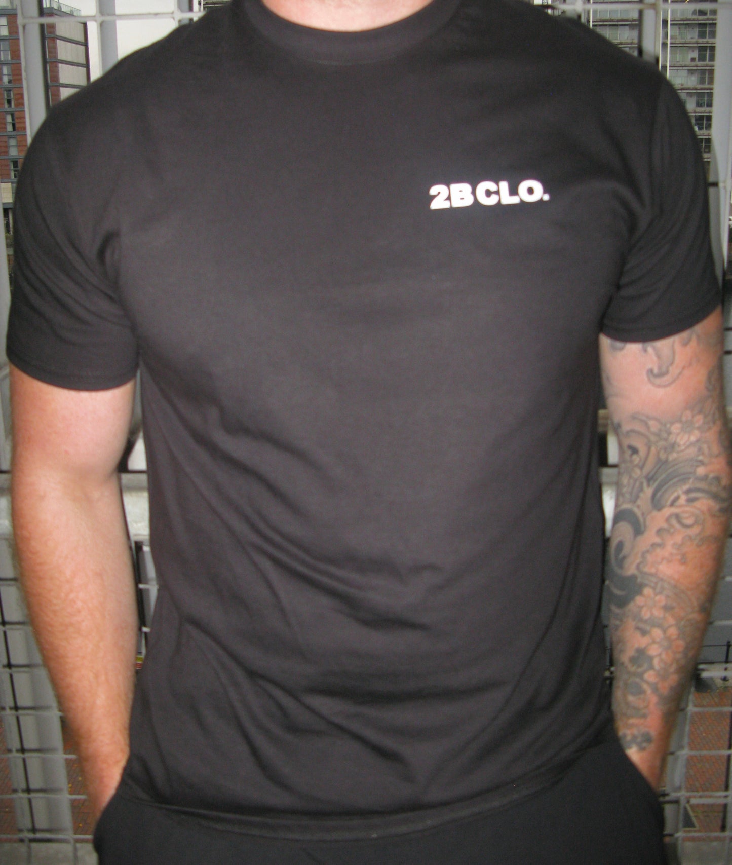 "CLO" text tee in black